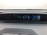 大型メーターで視界も良好な運転席廻りです。運転時の視線移動が少なくて済むので、安全性にも一役かってくれます。
