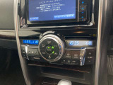 デュアルエアコンとは、運転席と助手席で、個別に温度設定ができる機能です。気温の感じ方は、人それぞれ違うもの。乗る人に優しい機能ですね。