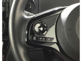 運転中目線を変えずにオーディオの操作ができるステアリングスイッチです
