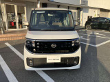 しっかりとしたフロント周りに大きなフロントガラスで見通しも良いですよ!