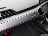 Audi正規ディーラーが高品質をお約束。高度な訓練・教育を受けたAudi専任メカニックが、100項目にもおよぶ精密な点検を実施いたします。すべてをクリアしたAudi車だけが、あなたのお手元に届けられるのです。