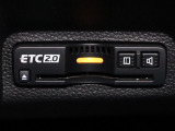 装備されているビルトインタイプのホンダ純正ETC車載器です。セットアップしてからご納車致します。ETCカードを差し込めば高速道路の出入り口ゲートを楽々通過出来ます。
