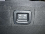充電用USB端子付き。スマートフォンなどの充電に便利です。
