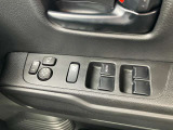 パワーウィンドウです!運転席でラクラク操作できます。