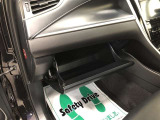 デザイン性を重視しつつ、スペースを有効活用!手回り品やドライブに欠かせないアイテムを、使いやすい場所に収納可能です!