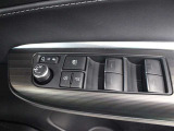 運転席からも操作可能な全席パワーウィンドウが装備されています。