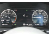 メーター中央にはカラー液晶画面が備えられ、車のインフォメーションを簡単に把握できます。