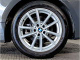 BMW純正アルミホイールです。納車時にはアルミホイールコーティングも承っております!是非ご検討下さいませ。