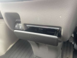 昔の車内灰皿の名残ですね。小物入れになっています。※灰皿としての機能は有りません。