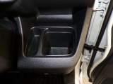 運転席の届きやすいところにドリンクホルダーがついています。視線をそらすことなく手に取れるので運転に集中できて安心ですね。