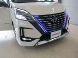 LEDヘッドランプで明るく遠くまで見えます。LEDフォグランプもあって前方視界は良好です。