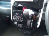 こまめな温度管理のできるオートエアコンがついたお車です