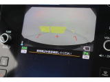 リヤカメラ付きなので、シフトレバーをリバースにすると連動してカメラ映像に切り替わります。