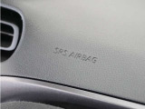 ◆助手席エアバッグ◆SRSエアバッグは、シートベルトだけでは防ぎきれない衝突時の衝撃から乗員を守るための安全装置。衝突時に瞬時に膨らみ、頭部や胸部がダッシュボードに直接衝突するのを防ぎます。