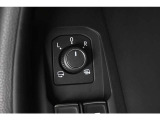 狭い場所も苦になりません。電動格納ドアミラー装備。電動格納ドアミラードアミラー調整スイッチ