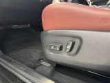 電動パワーシートです。 高級車によく付いてますね。 ポジションを細かく調整、出来るので長時間の運転もリラックスして出来ちゃいますね。