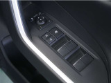 電動格納&ミラー角度調整機能付きです。
