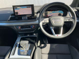 インテリアはブラックを基調とした内装になっております。飽きの来ないドイツ車らしい内装です。
