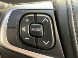 【ステアリングスイッチ付ハンドル】ナビゲーションに視線を移さず、ハンドルから手を離さず、運転に集中したまま手元でオーディオ操作できます♪