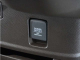 ◆アクセサリーソケット◆ドラレコの電源やスマートフォンの充電等に使用できる便利な電源ソケット!使いやすい場所に装備されています。