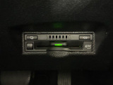 【ETC】有料道路を利用する際に料金所で停止することなく通過できる、ETC車載器(ノンストップ自動料金収受システム機器)が装備されています。セットアップを行うことで利用可能になります。