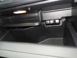 《ETC2.0車載器》高速道路上に設定されているITSスポットからドライブに役立つ情報が取得できます。
