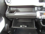 小物や車検証入れが入れられます。