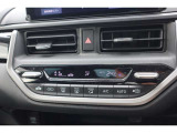 【オートエアコン】一度お好みの温度に設定すれば、車内の温度を検知し風量や温度を自動で調整!