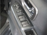 ◆パワーウィンドウスイッチ◆運転席から全席の窓の開閉操作を行うことが出来いつでも換気ができます!