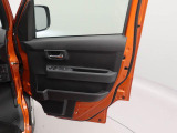 運転席・助手席ドアの内側にドアポケットが装備されています。