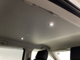 【静電タッチ式LEDルームランプ】ランプ周辺に触れるだけで簡単に点灯が可能です。