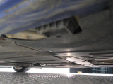気になる中古車の下廻り。もちろん、納車時には整備スタッフによる点検を実施致しますので安心してご購入いただけます。