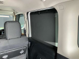 ロール式シェードが出てきます!車内の温度を安定して保てます♪強い日差しもシャツトダウンしてくれます☆