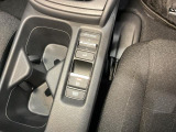 パーキングブレーキは指一本で操作可能な電子制御パーキングブレーキを採用しています。