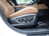 パワーシート搭載。微妙な調整が手軽にでき、適したポジションで運転することが可能です。