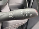 トンネル進入時や暗くなれば自動点灯するオートライトです。