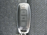キーを取り出すことなくドアの施解錠、エンジンの始動が可能で便利な「インテリジェントキー」付です。