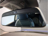 【ミラー内蔵ETC】BMWのETCシステムはルームミラー内蔵型となります。ルームミラー配置により収納スペースを確保しています。