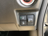 路外逸脱抑制機能、衝突軽減ブレーキを搭載。走行中の車線逸脱防止と前方衝突リスク低減をサポートする安心の安全装備です。