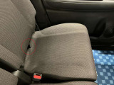 【シートアンダーボックス】座面に付いているこの紐を引っ張ると