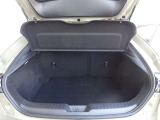 【トノカバー付き】荷物を隠しておけるので防犯や耐候性の向上の役割を担っています。 車外へ荷物が見えません。
