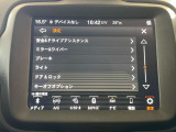 純正インフォテインメントシステム『Uconnect』。8.4インチの大型タッチパネルで見やすく直感的に操作できます。