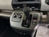 運転席センターに集約され操作性、デザイン性もスタイリッシュになっています。