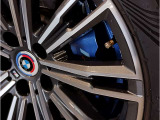【BMWアロイホイル】軽量かつ強度に拘ったアロイホイル。走行性能ポテンシャルを引き出す設計。車の足元を引き締めてくれる大きなポイントはアロイホイルです。