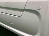 リヤ側に4つのセンサーを施し後退時車両直後確認機能を強化しております