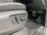 パワーシート搭載。微妙な調整が手軽にでき、ピッタリのポジションで運転することが可能です。