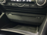 納車の際は内外装をクリーニングしてのご納車となりますが、中古車ですので通常のクリーニングで落ちない傷や汚れ、臭いなどは現状となります。一度実際にお車をご覧いただくのがおすすめです。
