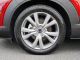 18インチ純正アルミホイールを装備。タイヤサイズは215/55R18となります。