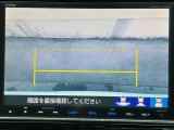 カラービジョンとガイド線で見やすい視点切替式のバックモニター。