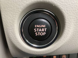 【キーレススタートシステム】エンジンスタートがボタン一つで始動。キーはポケットやカバンに入れたままでもエンジン始動が可能です。